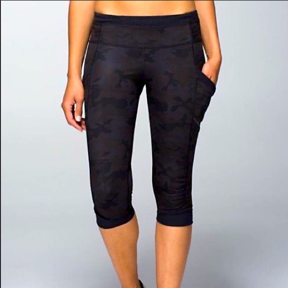 Lululemon Run For Fun Crop in Savasana black camo